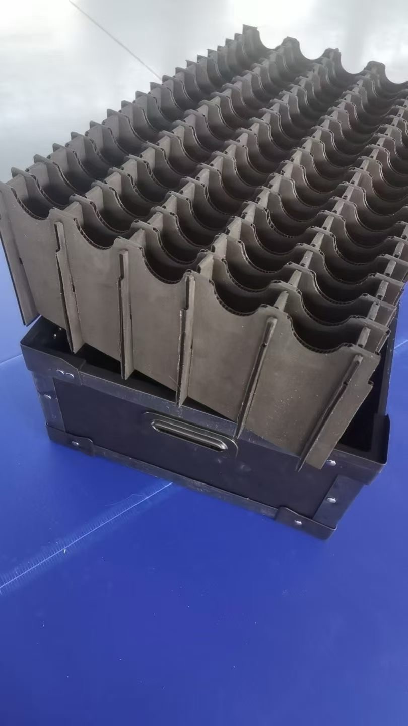 How to Choose PP Corrugated Boxes and Dividers for Reusable Export Packaging Black plastic divider insert for reusable PP corrugated box packaging