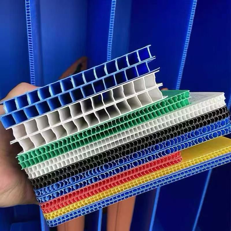 Custom PP Corrugated Plastic Boxes and Dividers for Reusable Packaging PP hollow sheet samples in multiple colors and thicknesses