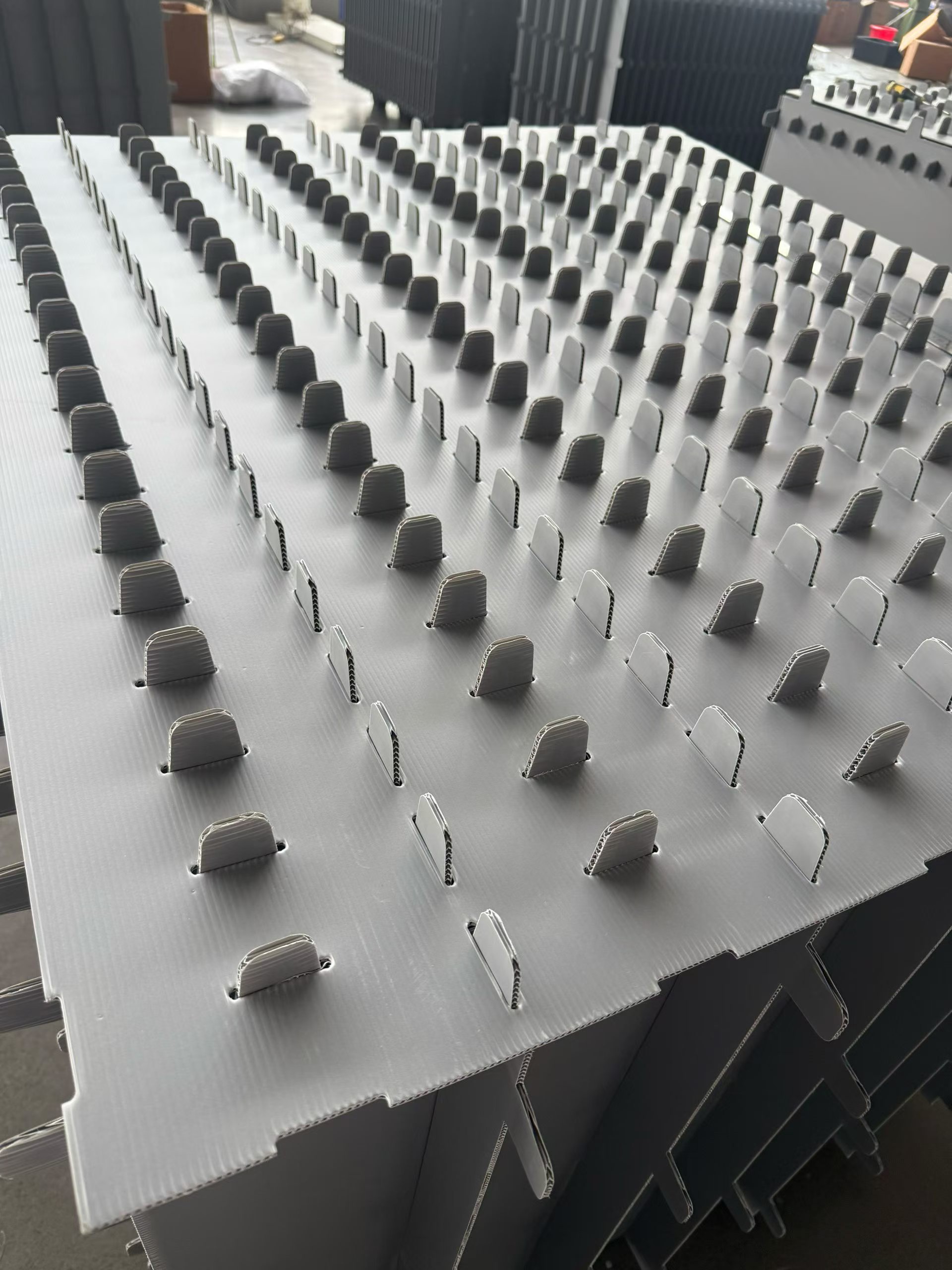 Custom PP Corrugated Plastic Boxes and Dividers for Reusable Packaging Precision-cut PP corrugated plastic divider panel