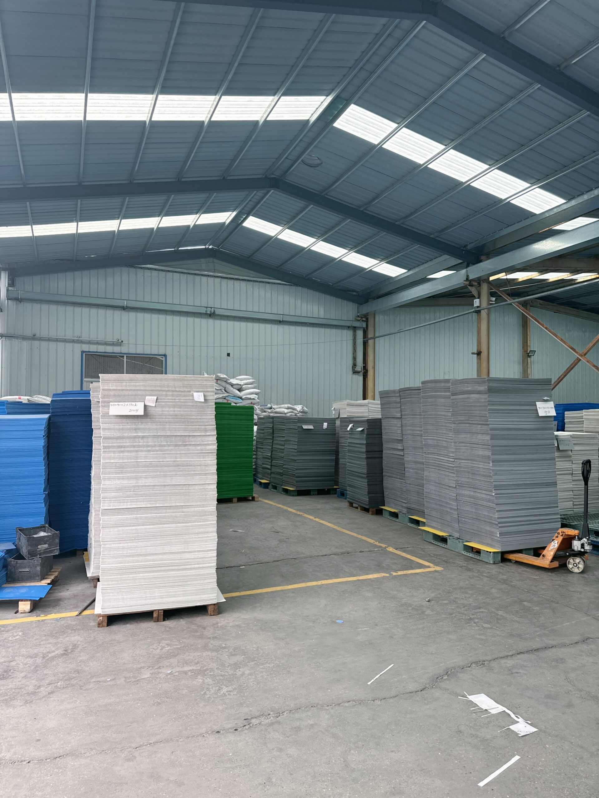 PP corrugated layer pads for palletizing