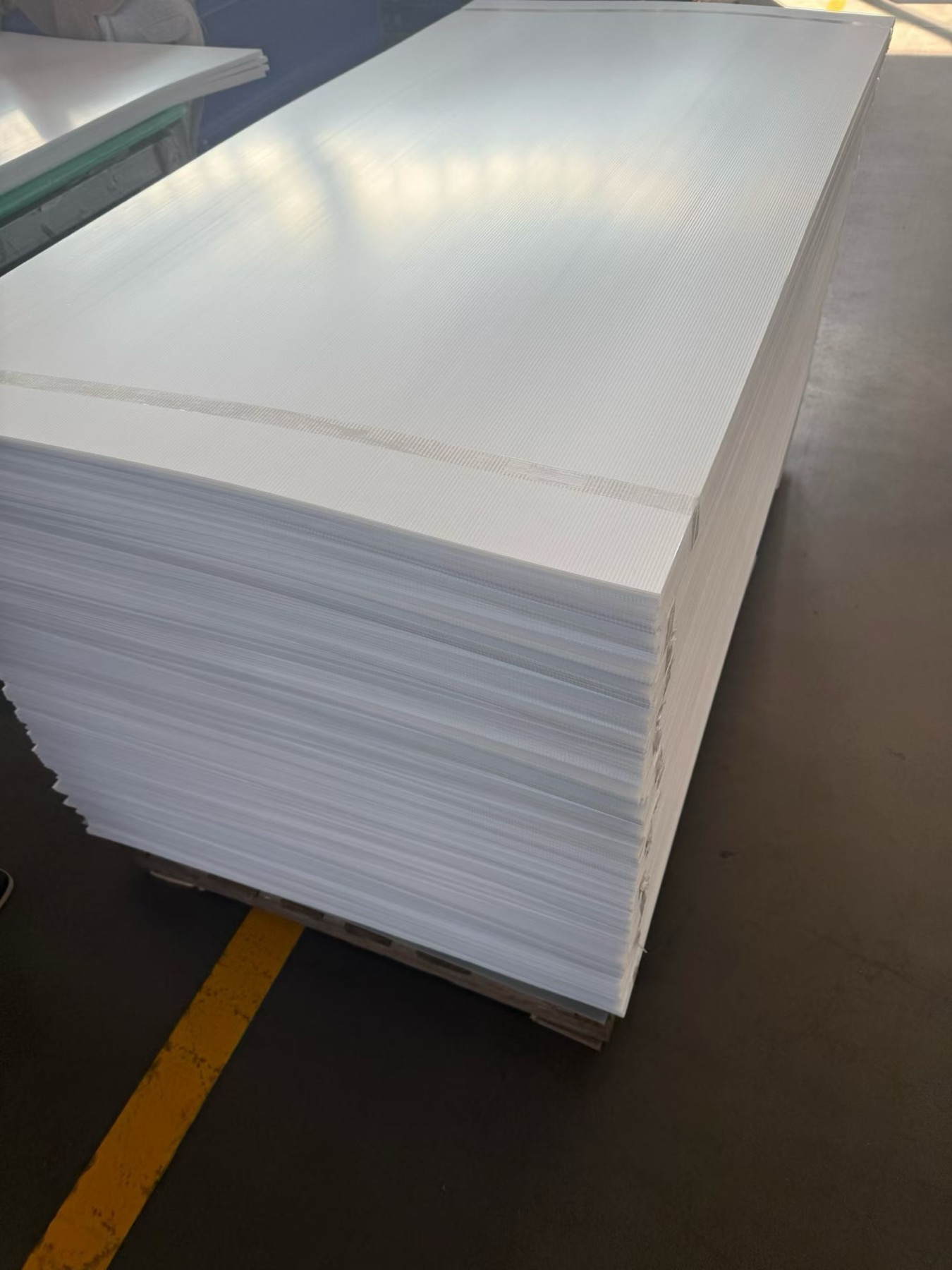 White corrugated plastic sheet stack for reusable warehouse picking bin manufacturing
