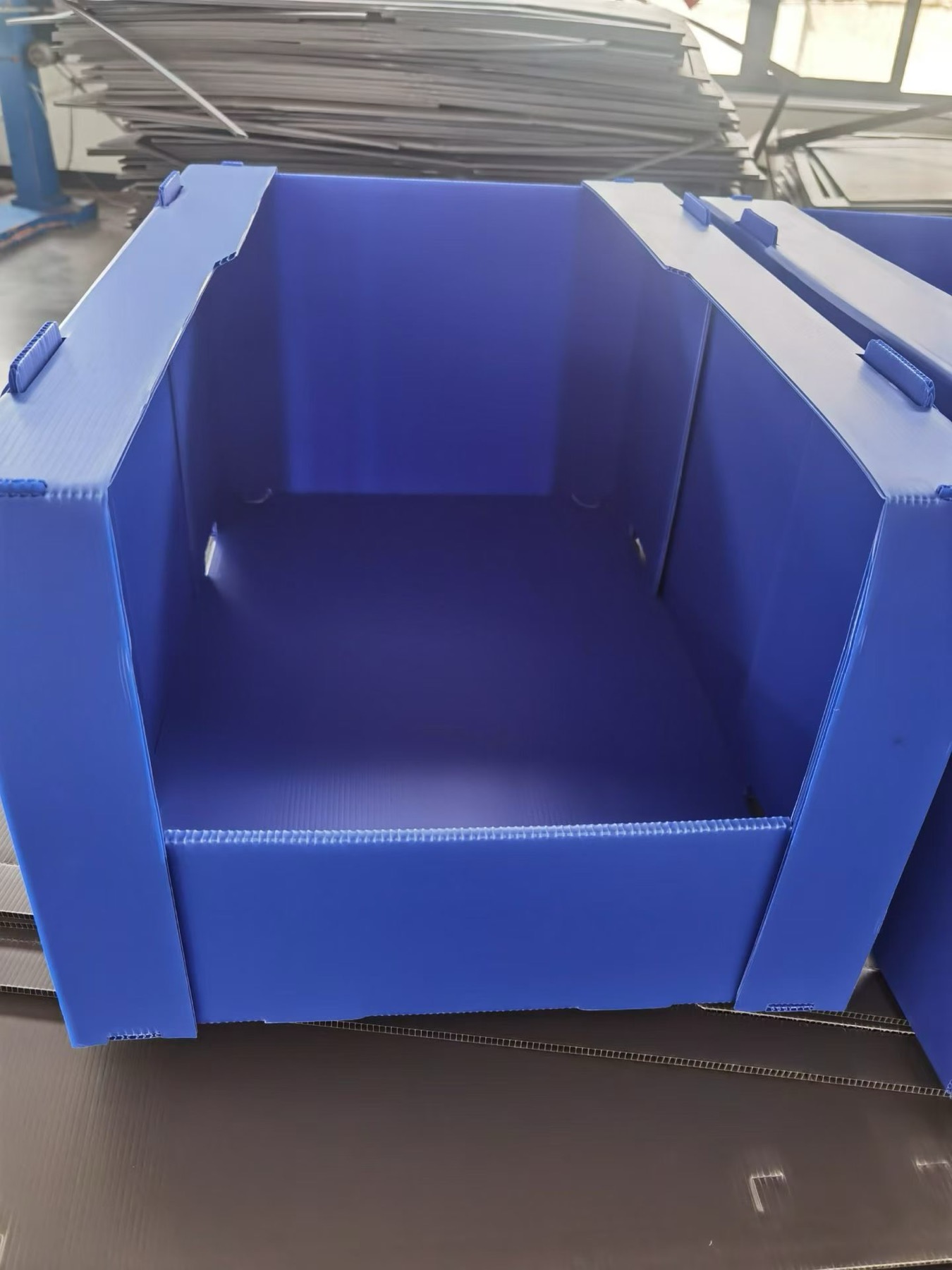Blue heavy-duty PP corrugated storage bin sample for reusable parts handling
