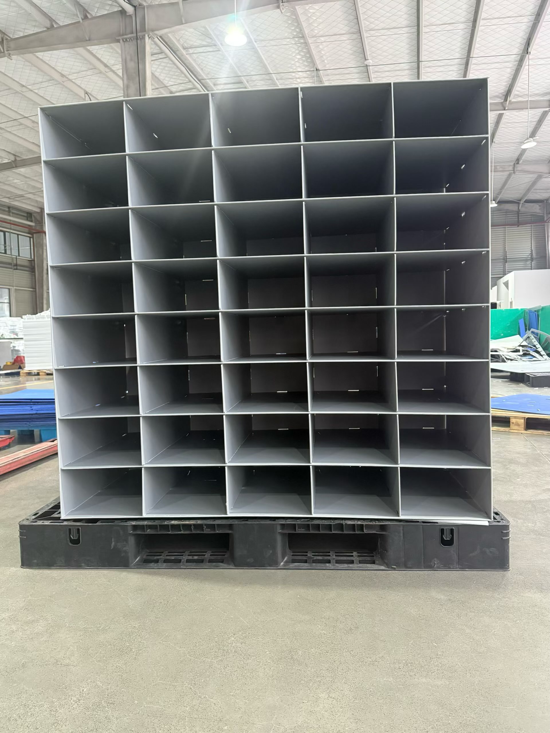 Custom PP Corrugated Divider Racks and Cell Partitions for Returnable Parts Storage Front view of PP hollow sheet cell partition rack for warehouse picking