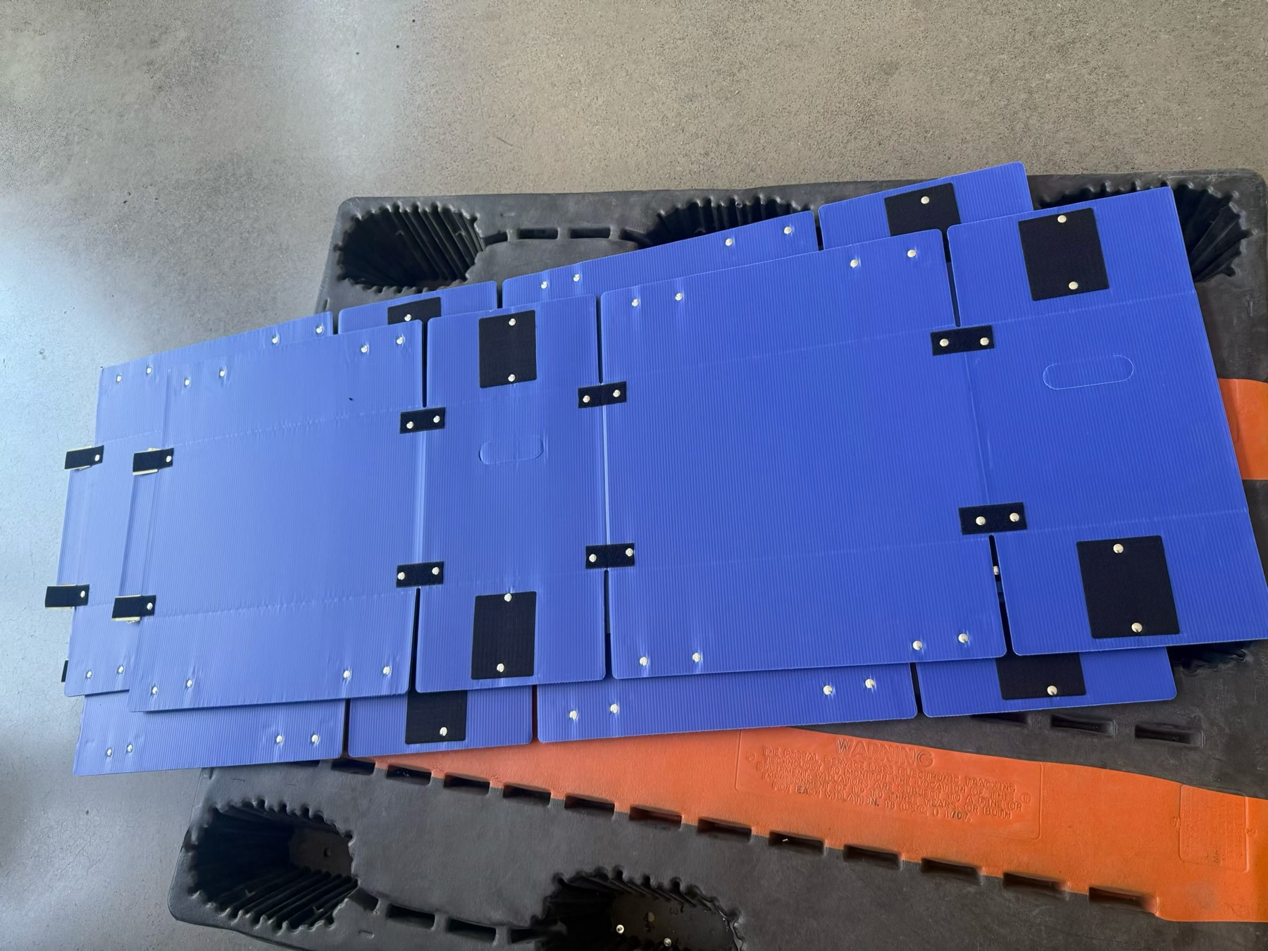 Folded PP corrugated box blanks stacked on a pallet for bulk handling