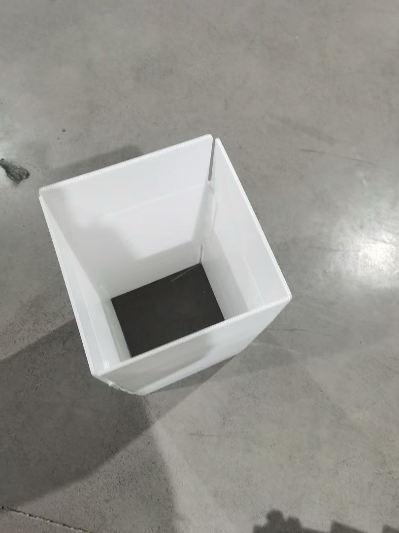 Small white PP corrugated bin with dark base insert