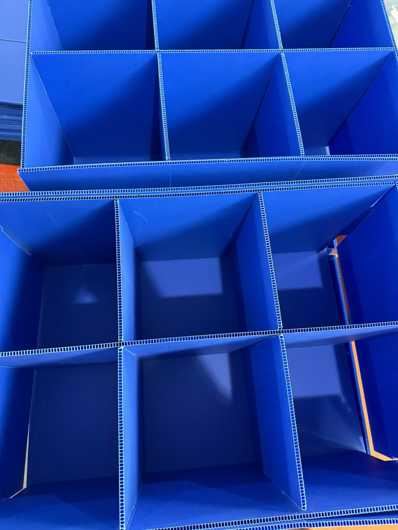 Close view of a custom PP corrugated divider cell layout