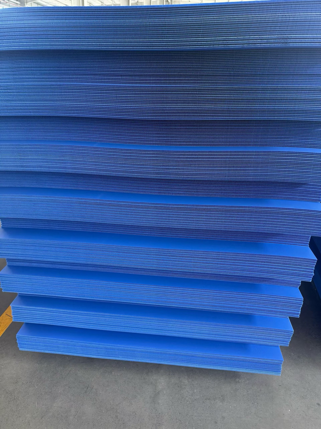 Stacked blue PP hollow sheet blanks ready for conversion