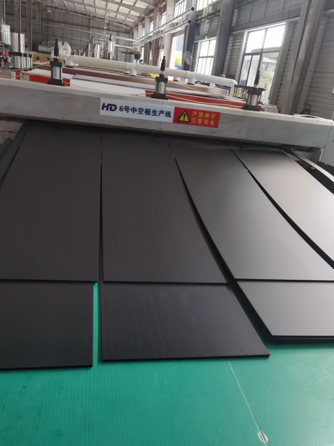 Black PP hollow sheet blanks laid out for packaging conversion