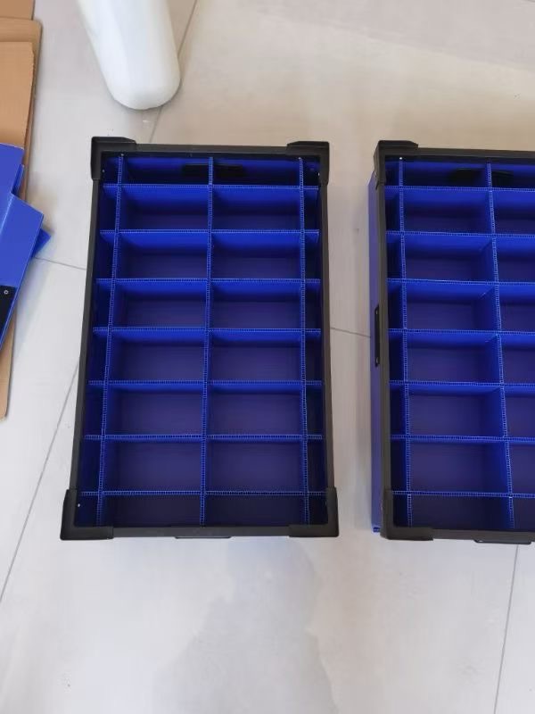 Blue PP corrugated boxes with divider cells for reusable handling