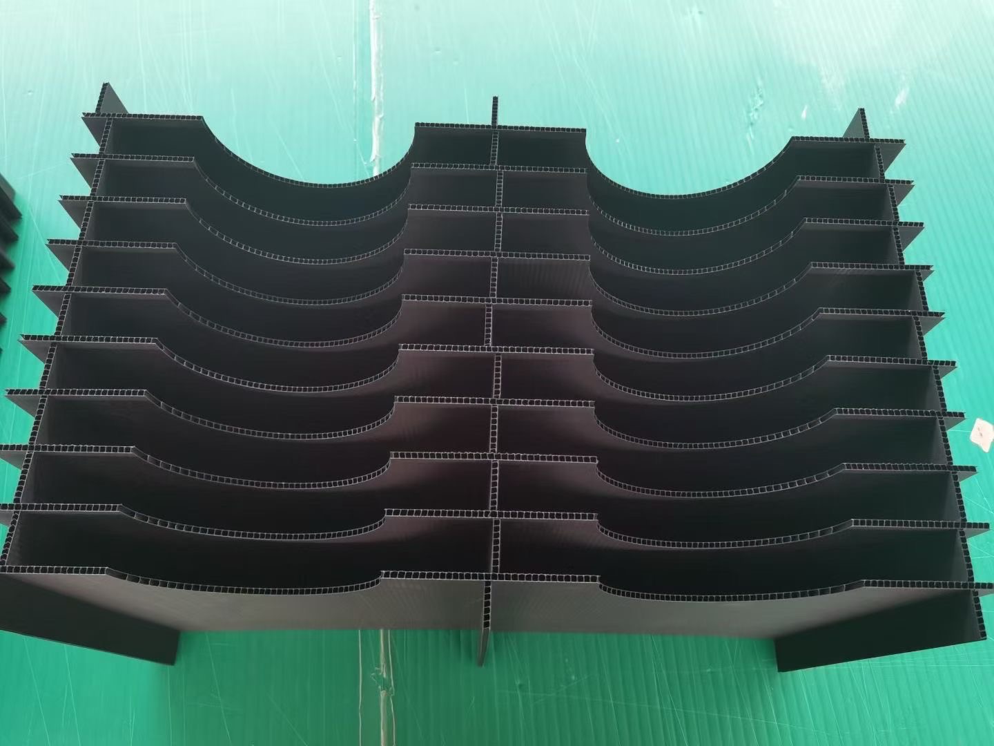 Custom black PP corrugated divider with rounded slots for product protection