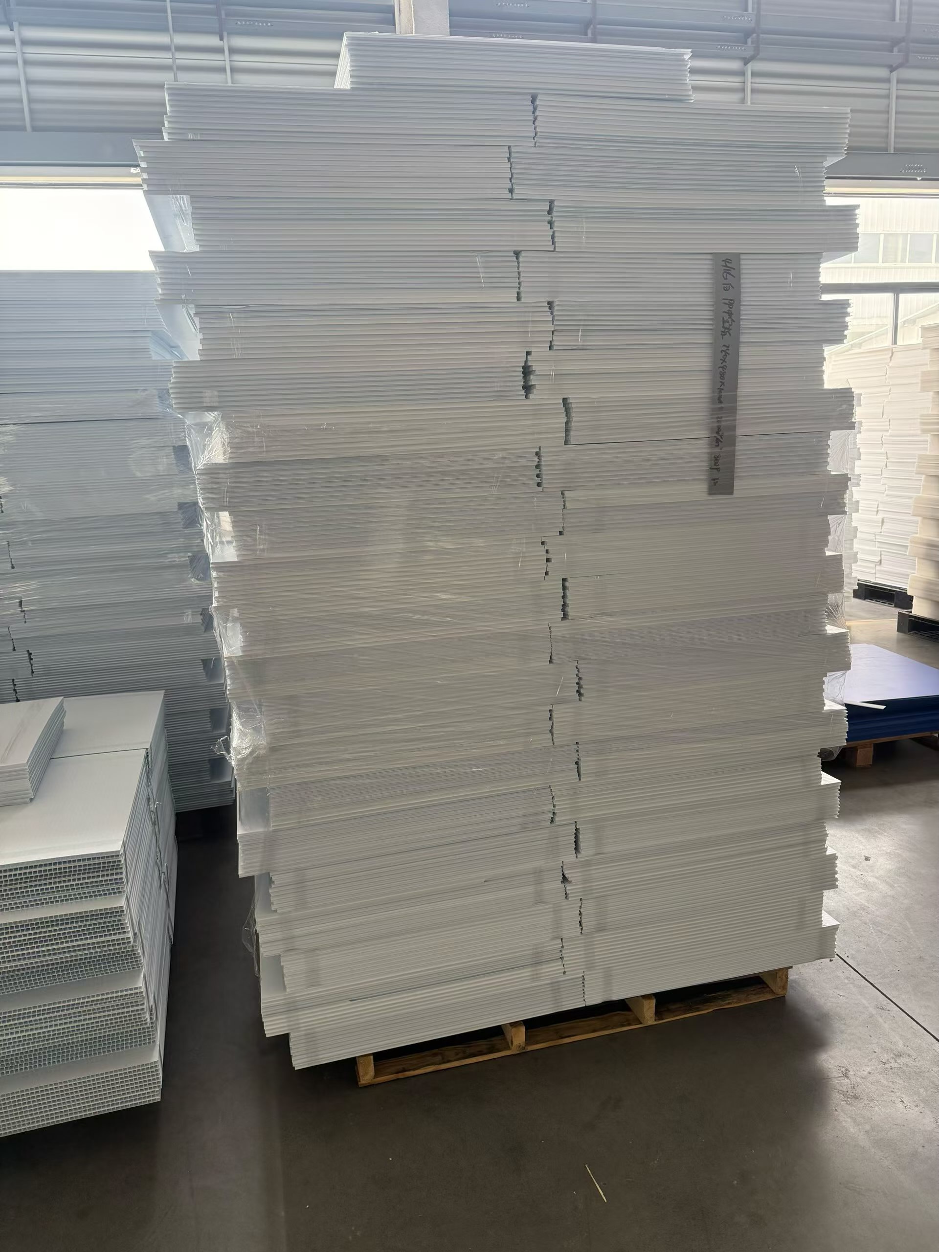 Stacked white PP hollow sheet blanks prepared for packaging conversion