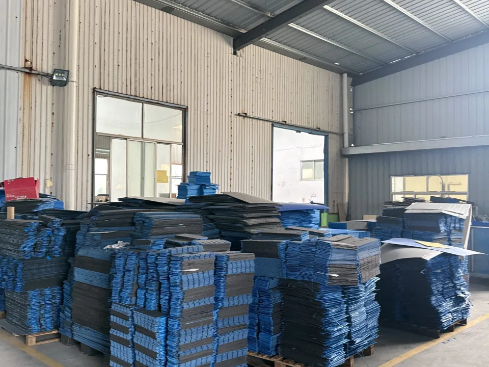 Stacks of blue and black PP hollow sheet components